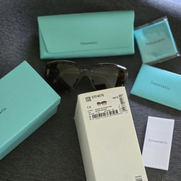 Tiffany & Co Prescription Sunglasse OTF4076 Havana On Tiffany blue/need New Lens - Picture 8 of 10